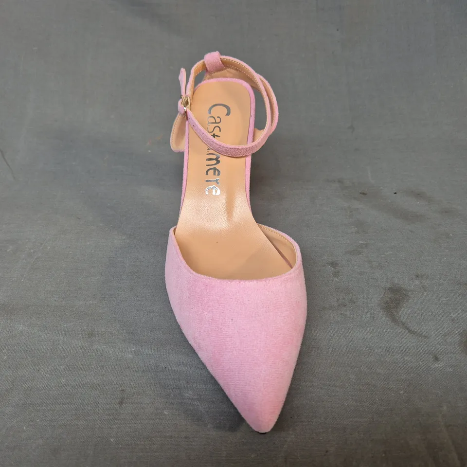 BOXED PAIR OF CASTAMERE POINTED TOE BLOCK HEEL SHOES IN PINK EU SIZE 40.5