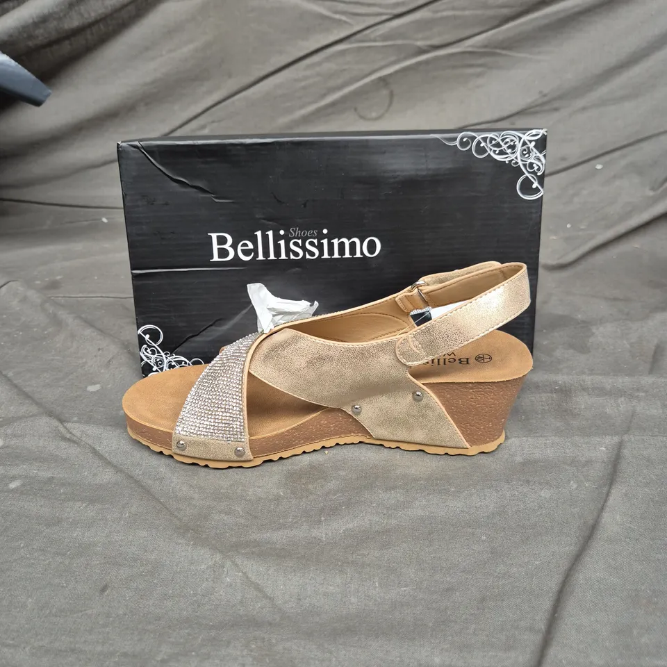 BELLISSIMO WOMEN'S WEDGE SANDALS – BEIGE/GOLD, WIDE FIT -SIZE 7 