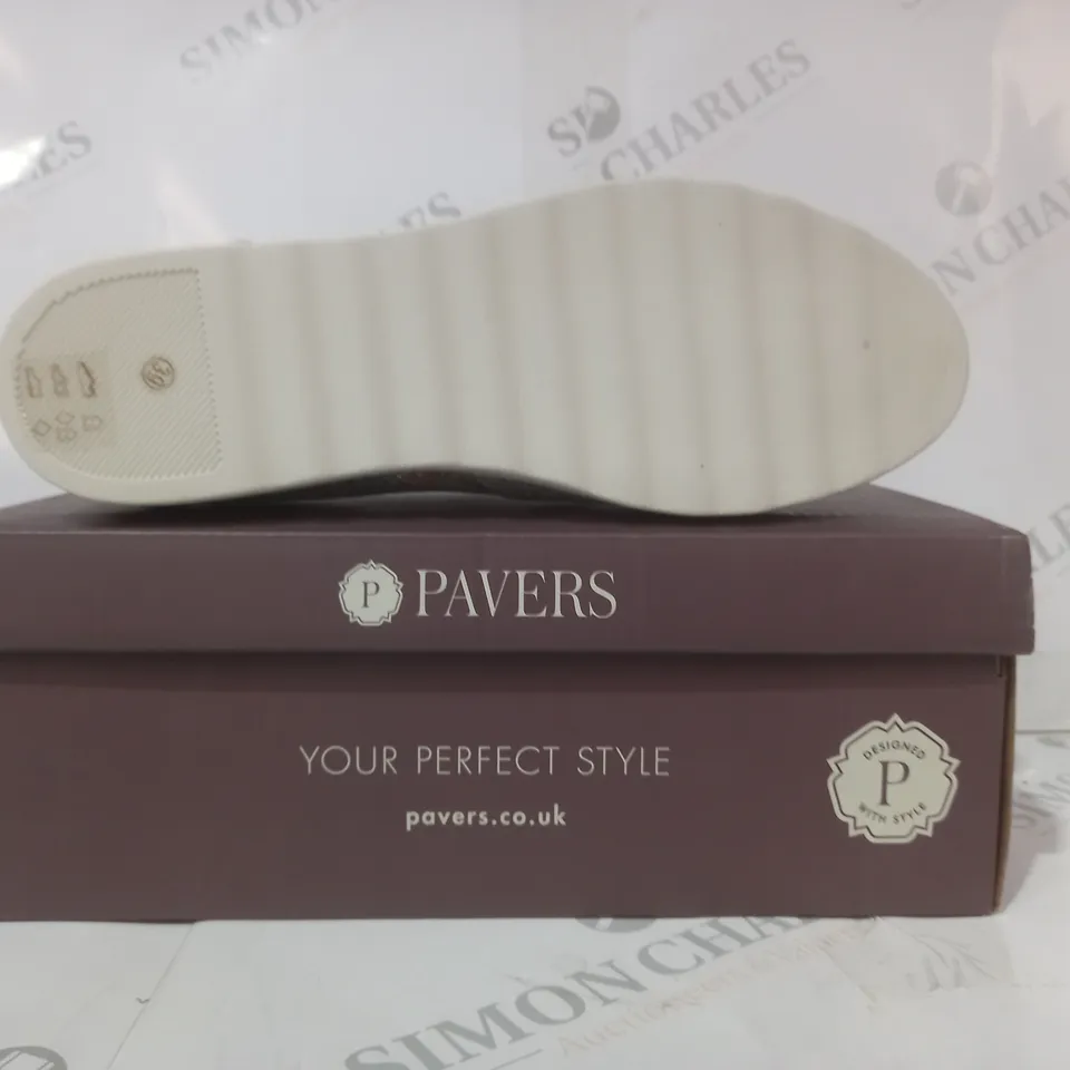 BOXED PAIR OF PAVERS SLIP-ON SHOES IN FLORAL PRINT UK SIZE 6