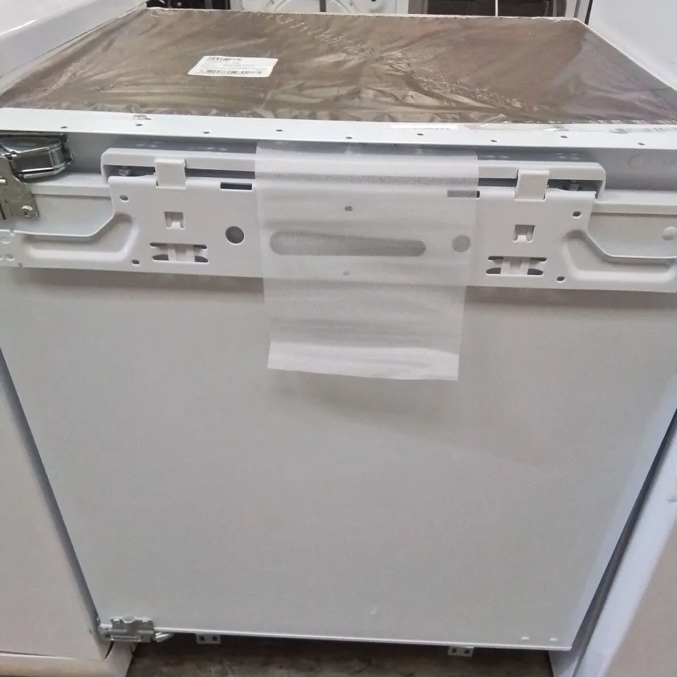 SIA INTERGRATED UNDER COUNTER 3 DRAWER FREEZER IN WHITE - (RFU103)