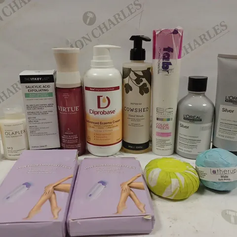 BOX OF APPROX 10 ASSORTED BEAUTY PRODUCTS TO INCLUDE OLAPLEX NO.3 HAIR PERFECTOR, VIRTUE SMOOTHING SPRAY, L'OREAL SILVER SHAMPOO, ETC