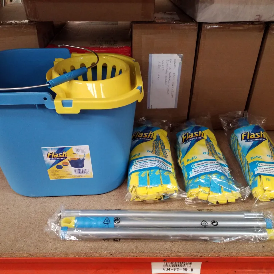 FLASH LIGHTNING MOP WITH 2 MOP HEAD REFILLS & MOP BUCKET