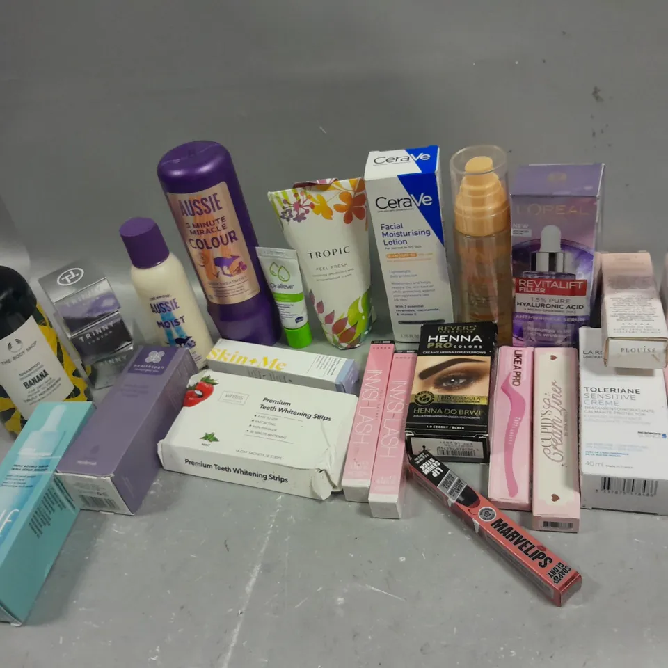 BOX OF APPROXIMATELY 20 ASSORTED COSMETIC ITEMS TO INCLUDE- CERAVE LOTION - TROPIC ANTIPERSPIRANT - SHAMPOO, ETC.