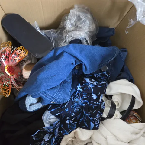 LARGE BOX OF ASSORTED ITEMS TO INCLUDE CLOTHING, SHOES AND GARDEN ACCESSORIES 