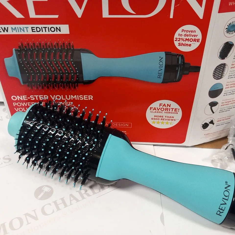 BOXED REVLON ONE STEP VOLUMISER 
