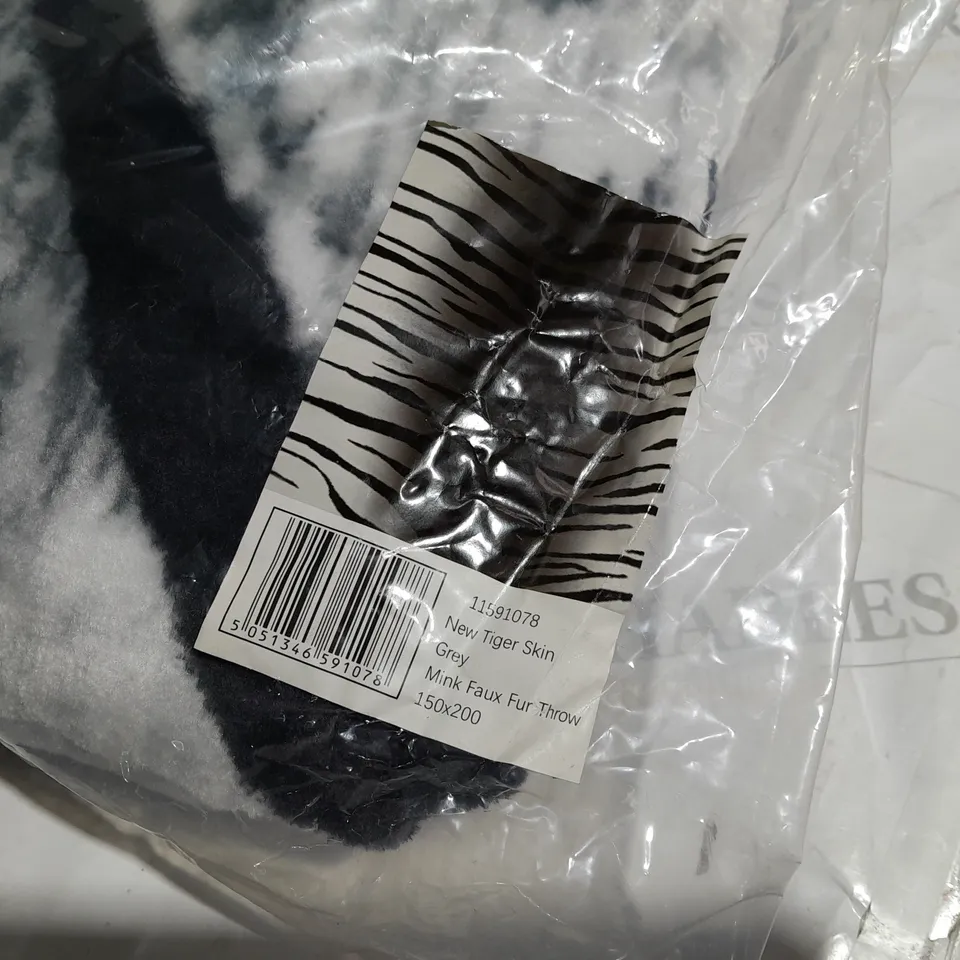 NEW TIGER SKIN GREY MINK FAUX FUR THROW - 150X200CM