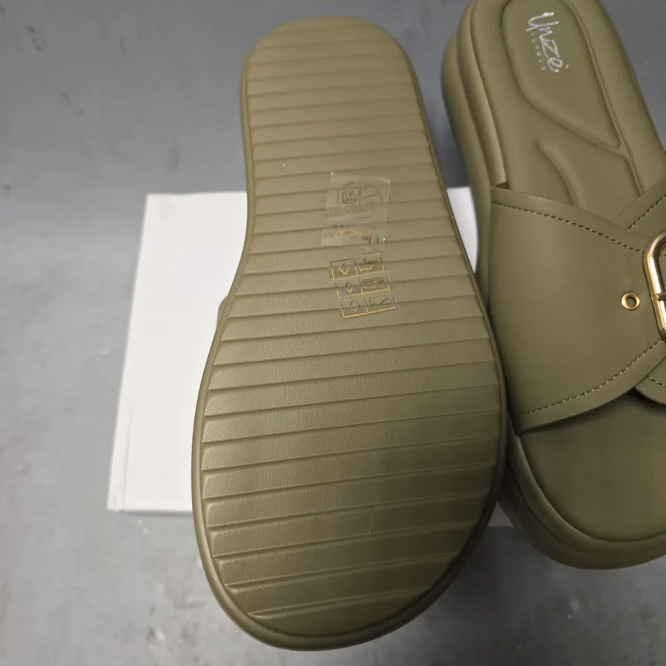 BOXED UNZE BY LONDON OLIVE SIZE 6