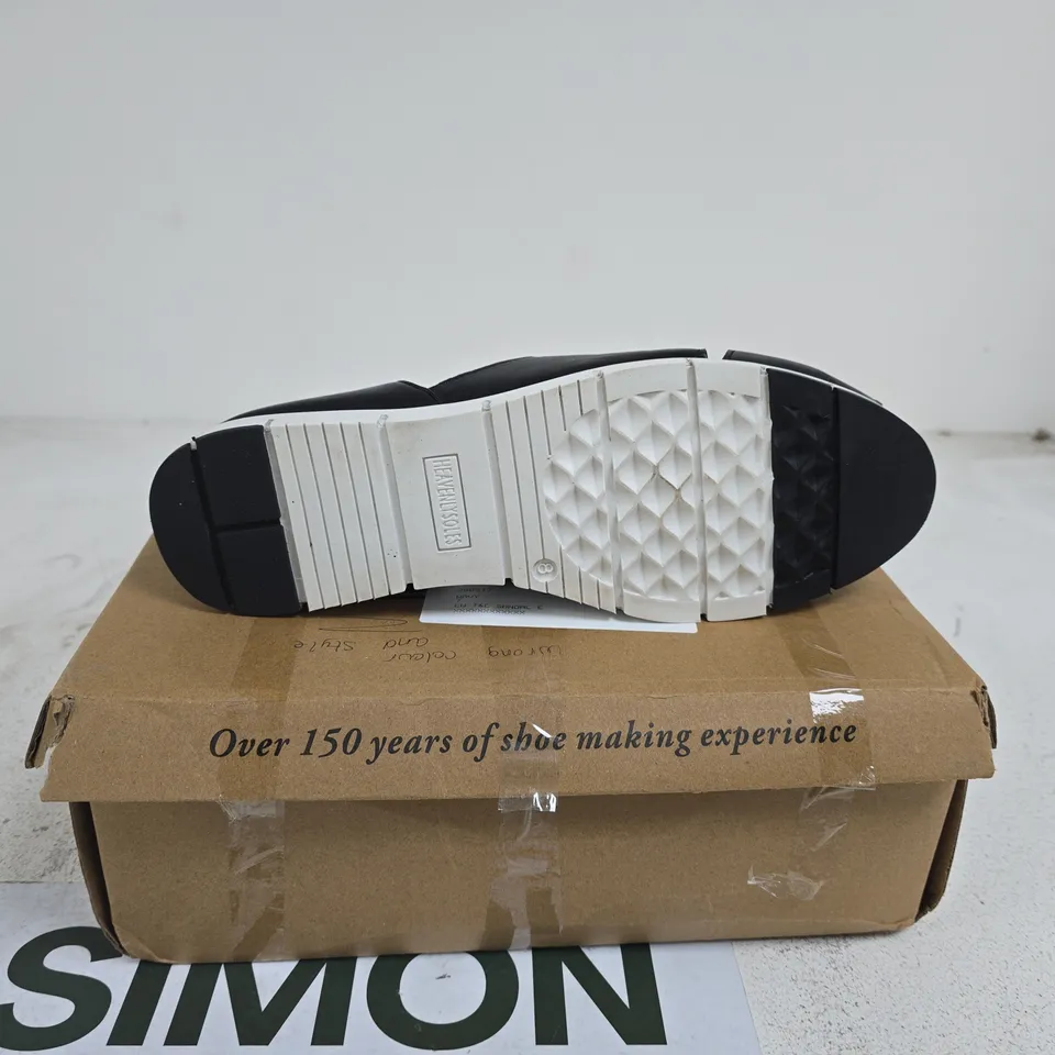 CUSHION WALK BLACK SHOE SIZE 8 BOXED