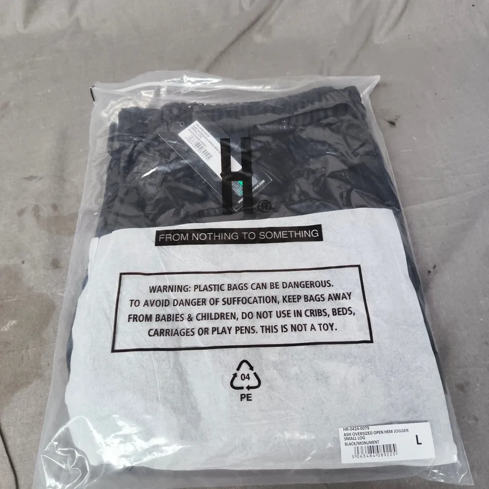 BAGGED HOODRICH ASH OVERSIZED OPEN HEM JOGGER – UK L