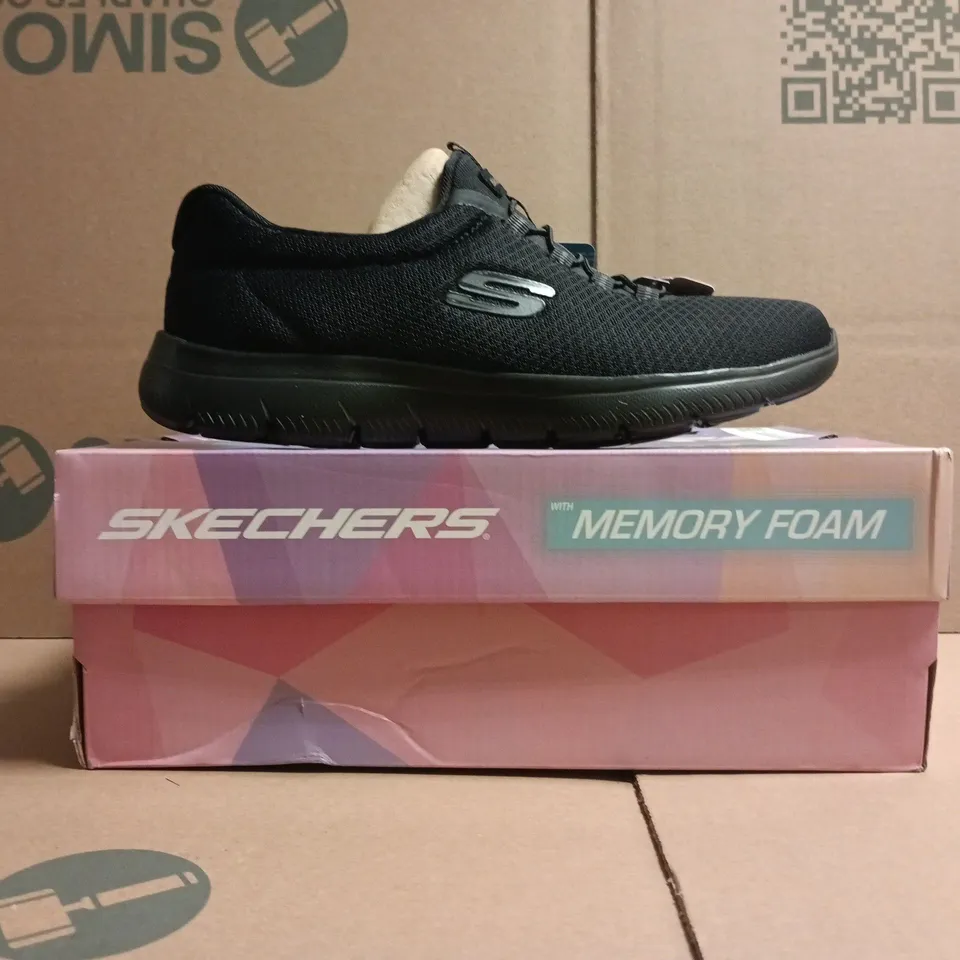 BOXED PAIR OF SKECHERS TRAINERS IN BLACK SIZE UK 4