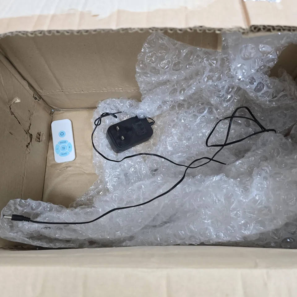 WHITE ELLIPTICAL MACHINE