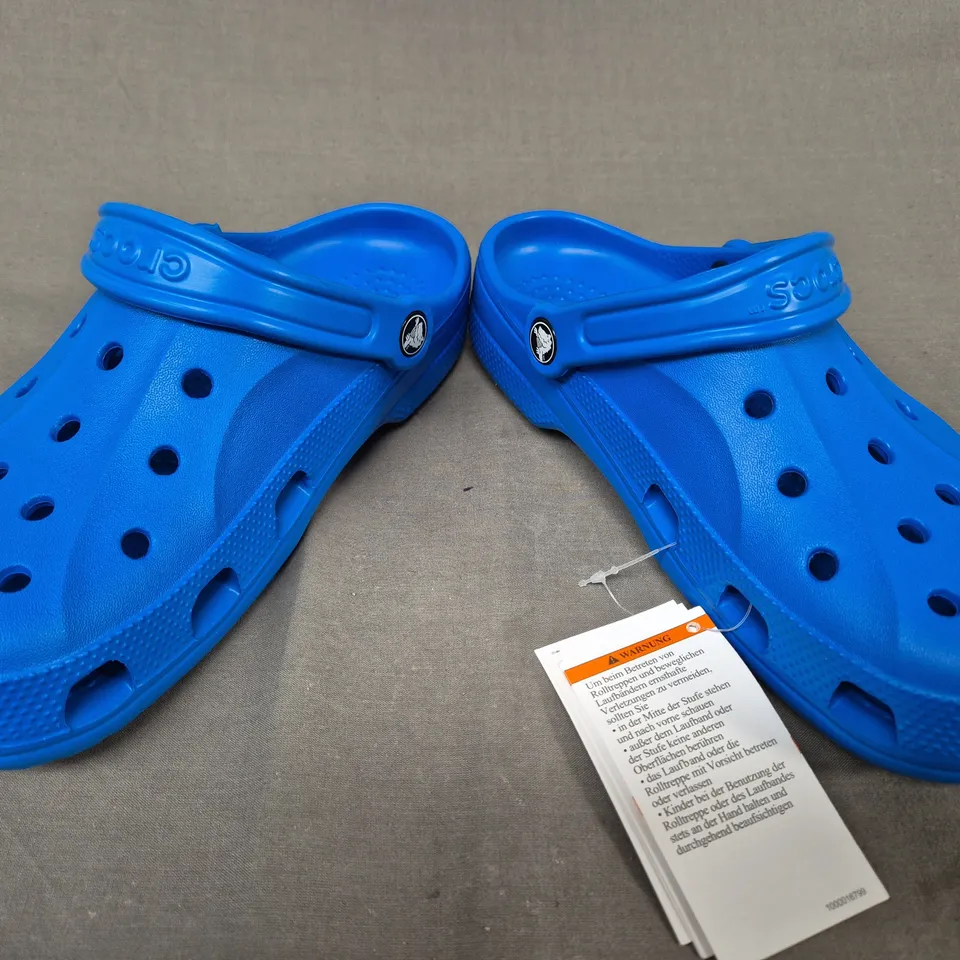 PAIR OF CROCS BAYA CLOGS IN BLUE UK SIZE M6/W7