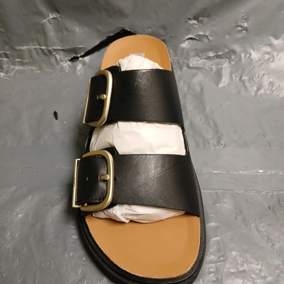 PAIR OF FITFLOP BUCKLE TWO BAR LEATHER SLIDES - 5