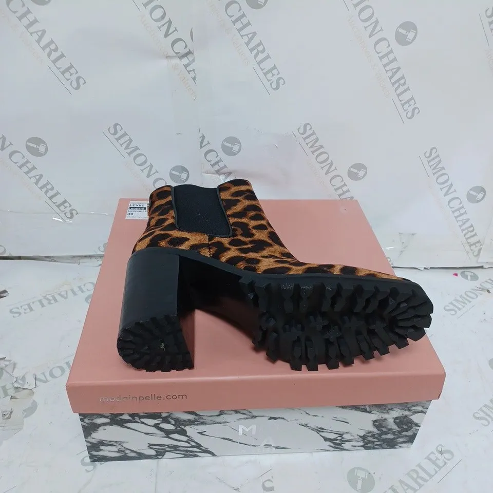BOXED PAIR OF MODA LEXIIE LEOPARD PONY RAND BOOTS SIZE 39