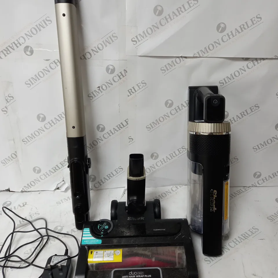 BOXED SHARK STRATOS CORDLESS VACUUM IZ400UKT