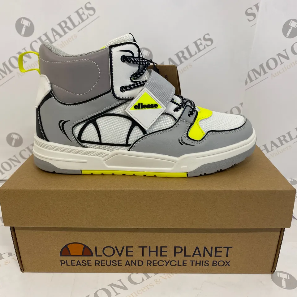 BOXED PAIR OF ELLESSE SHOES SIZE EU34