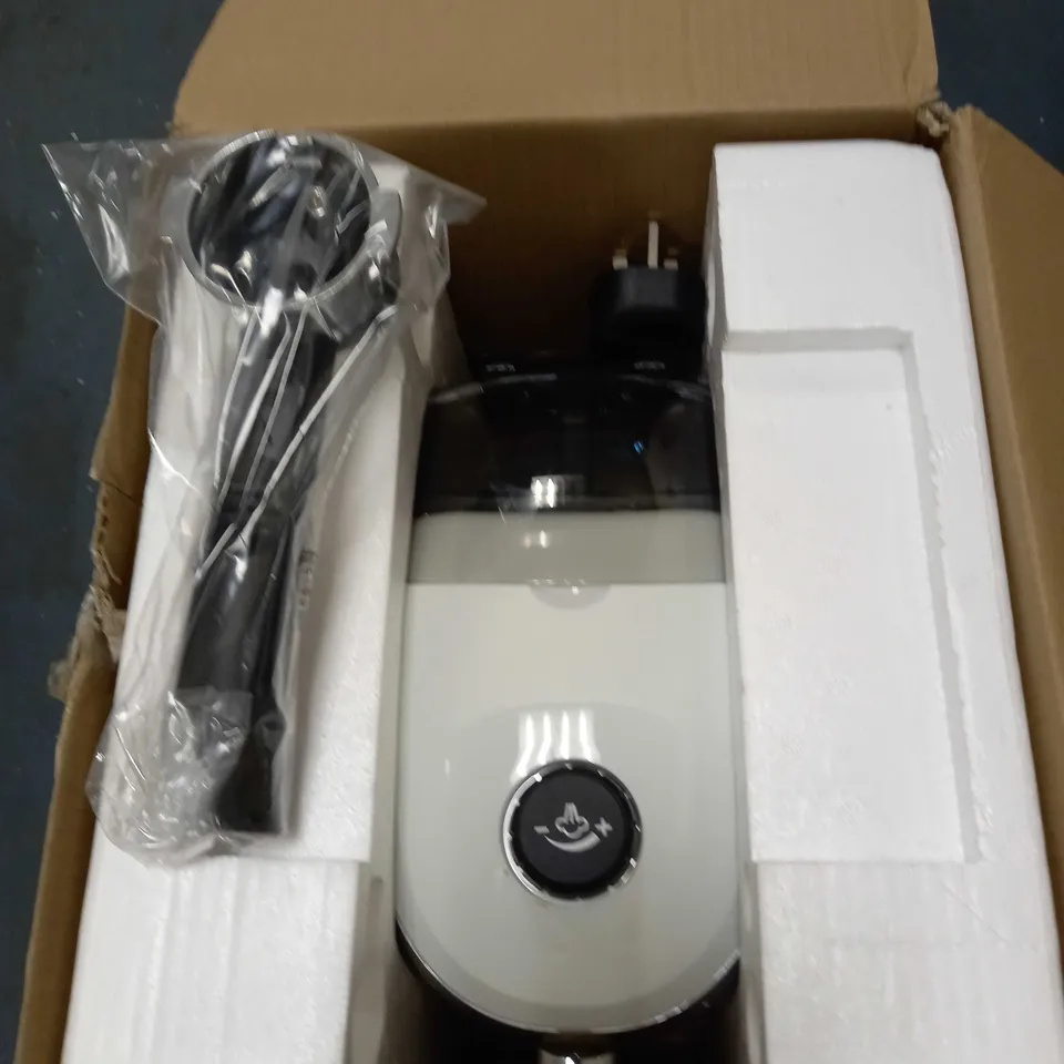 DELONGHI  ESPRESSO AND CAPPUCCINO MAKER