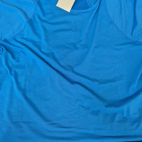 SWEATY BETTY BREATHE EASY T-SHIRT IN BLUE SIZE LARGE