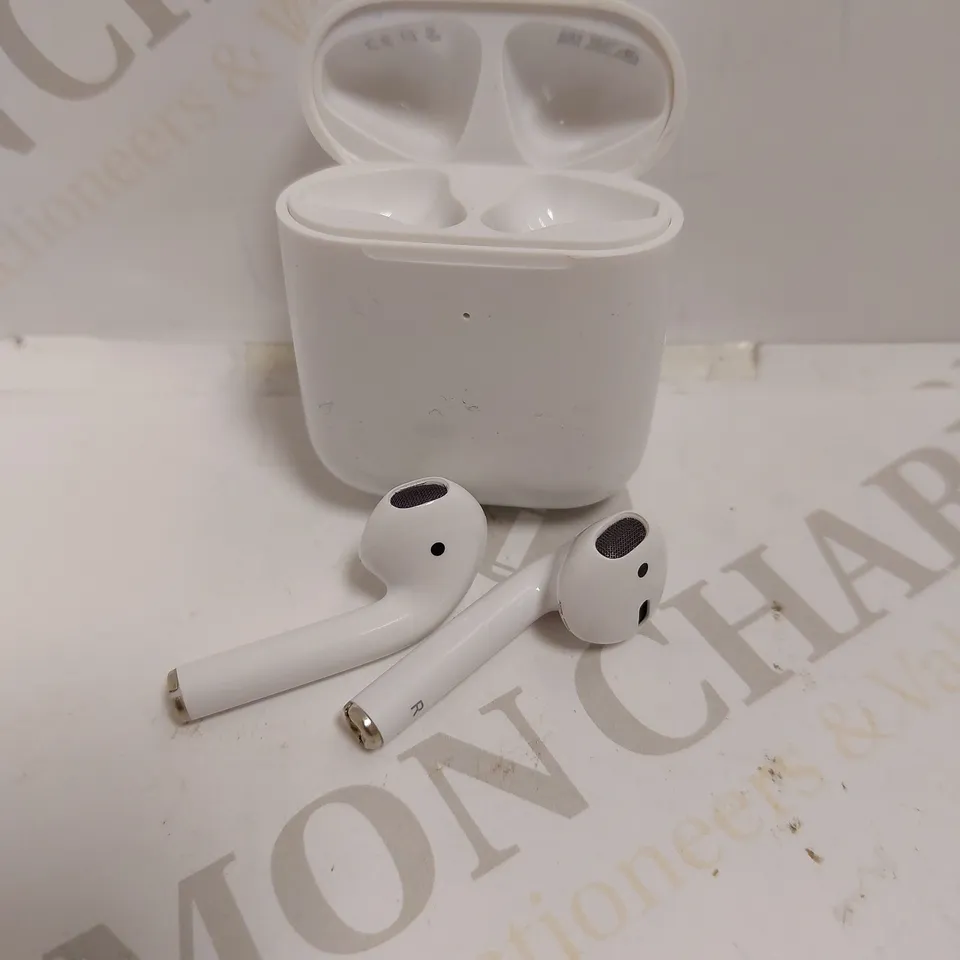 APPLE AIRPODS - 2ND GENERATION