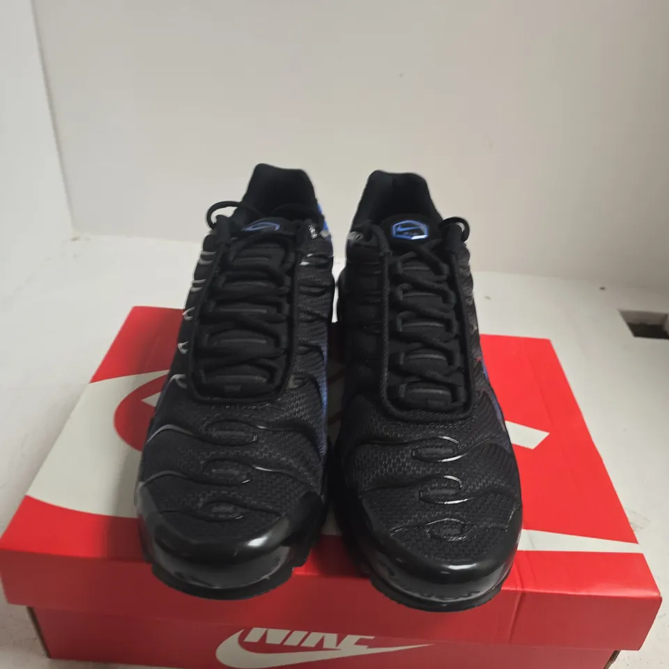 BOXED PAIR OF NIKE AIR MAX PLUS MEN'S SNEAKERS – BLACK/BLUE, UK 10