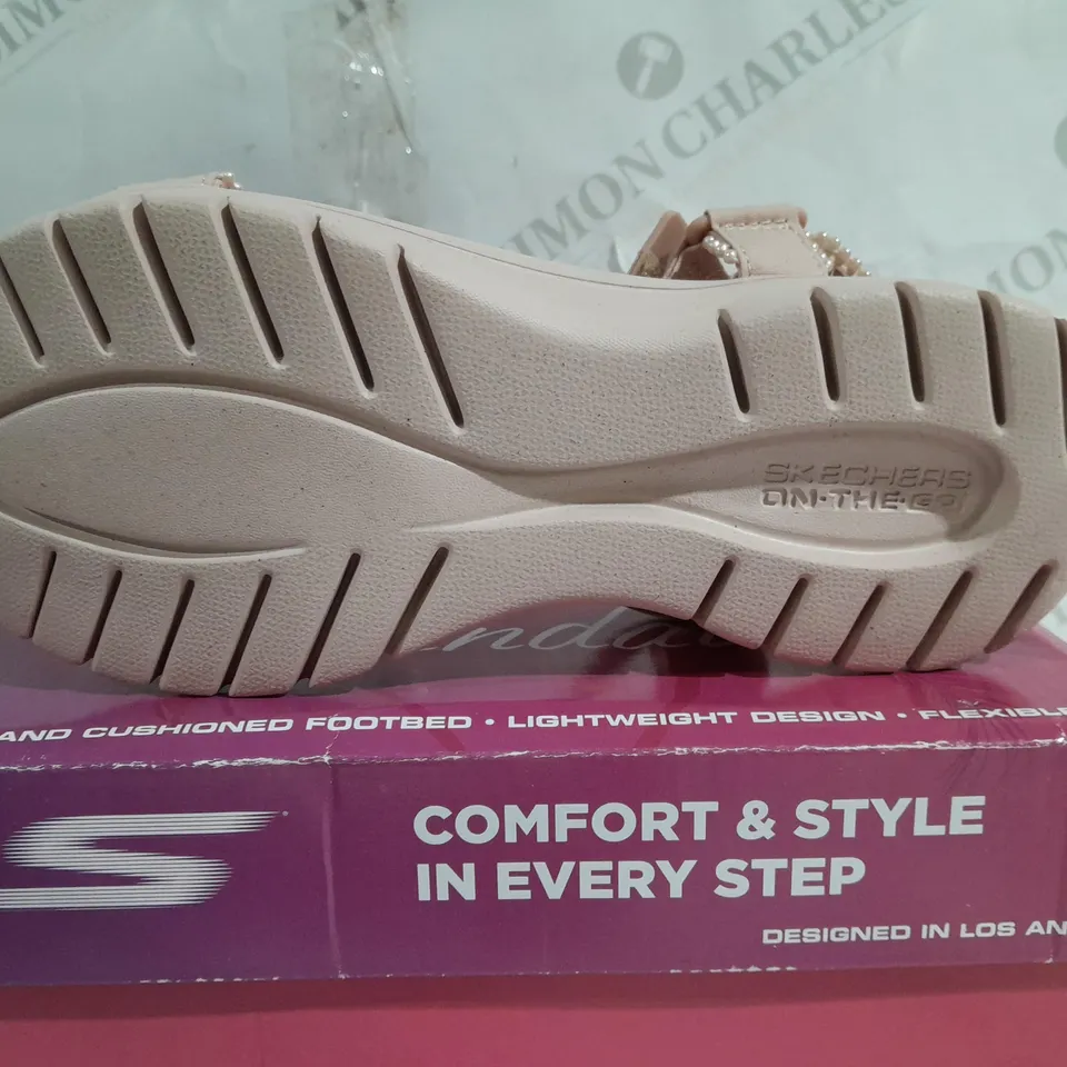 SKECHERS GO WALK SIZE 7