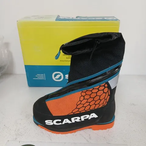 SCARPA PHANTOM 8000 SKI BOOTS – BLACK/ORANGE WITH TURQUOISE TRIM, UK 7 (EU 41)
