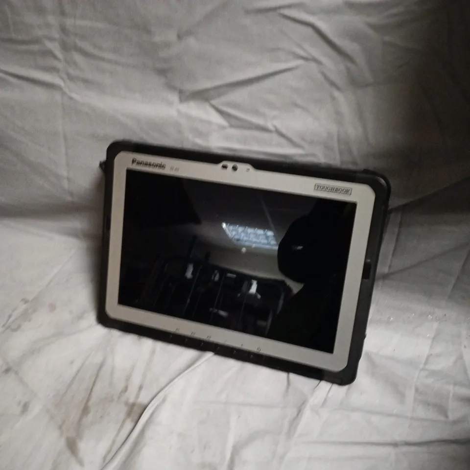 PANASONIC TOUGHBOOK FZ A3 - SLIGHT DAMAGE TO SCREEN