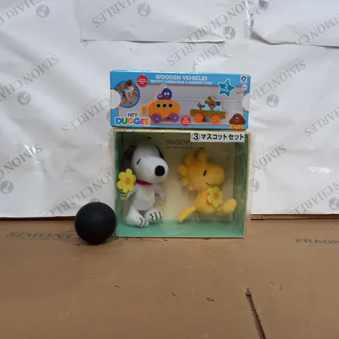 ASSORTED BOX OF APPROXIMATELY 15 TOYS AND GAMES TO INCLUDE HEY DUGGEE WOODEN VEHICLES, PRO TONE FITNESS BALL, SNOOPY AND WOODSTICK PLUSHEE, ETC