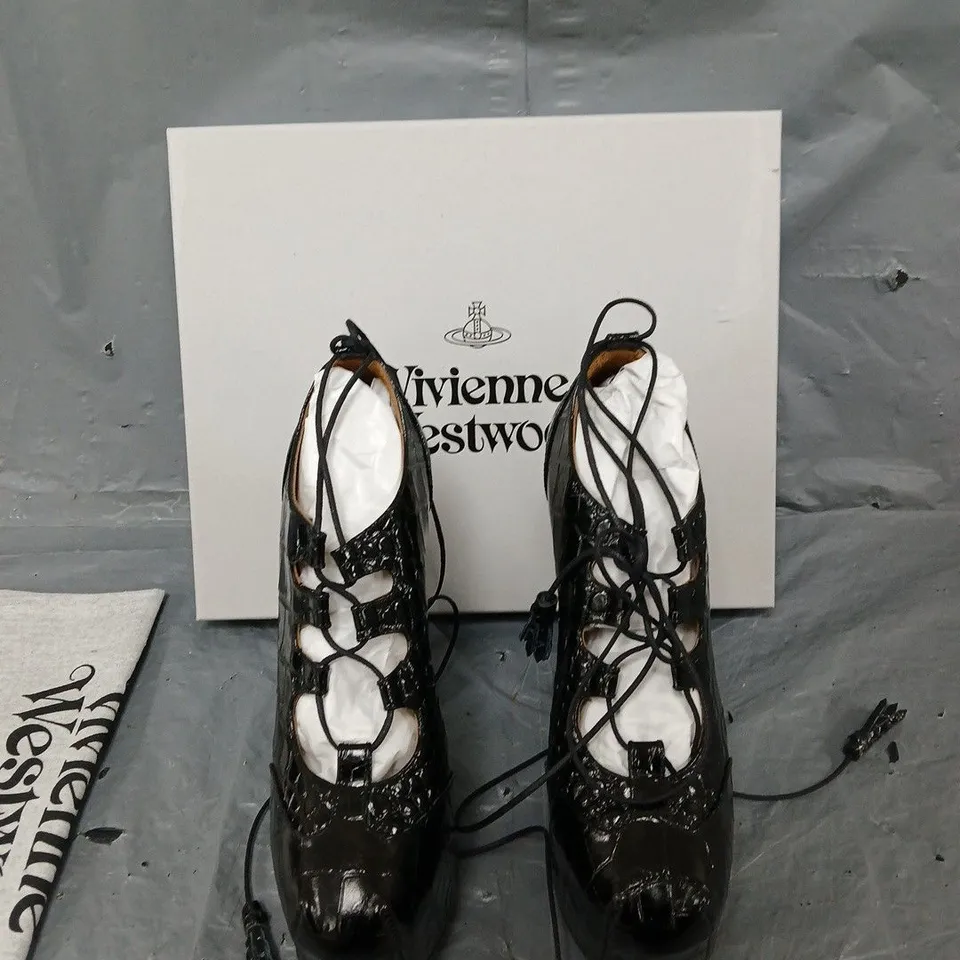 BOXED PAIR OF VIVIENNE WESTWOOD BLACK ELEVATED GHILLIE SIZE EU 41 