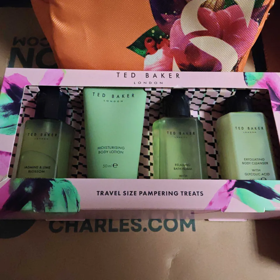 LOT OF 5 ASSORTED COSMETIC BOX SETS TO INCLUDE TED BAKER, LOCCITANE AND BAYLISS & HARDING