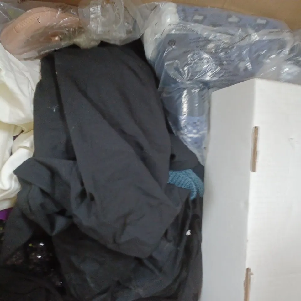 BOX OF APPROXIMATELY 15 ASSORTED ITEMS TO INCLUDE VARIOUS CLOTHING AND HOUSEHOLD PRODUCTS - COLOURS, SIZES, AND STYLES VARY - COLLECTION ONLY