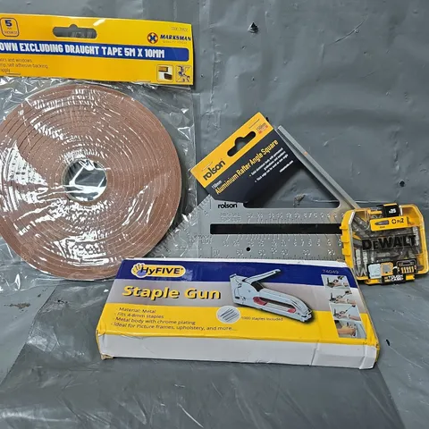 APPROXIMATELY 13 ASSORTED ITEMS TO INCLUDE - STAPLE GUN , DRAUGHT TAPE , ANGLE SQUARE ETC