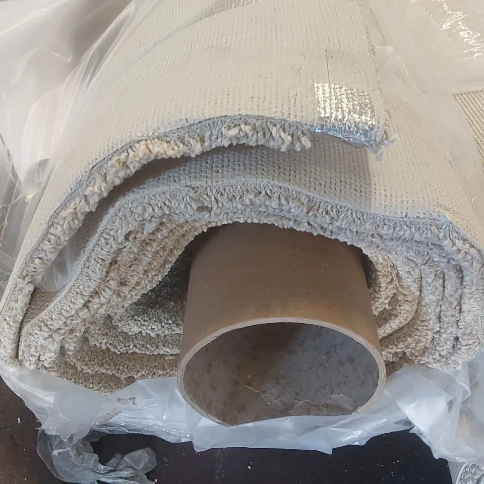 ROLL OF QUALITY FIRST IMPRESSIONS CHARMING CARPET - APPROXIMATELY 3.82 x 4m