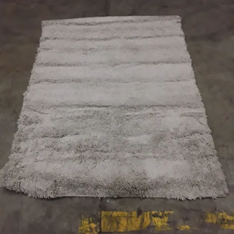 WHITE SHAGGY RUG 160X120CM APPROXIMATELY