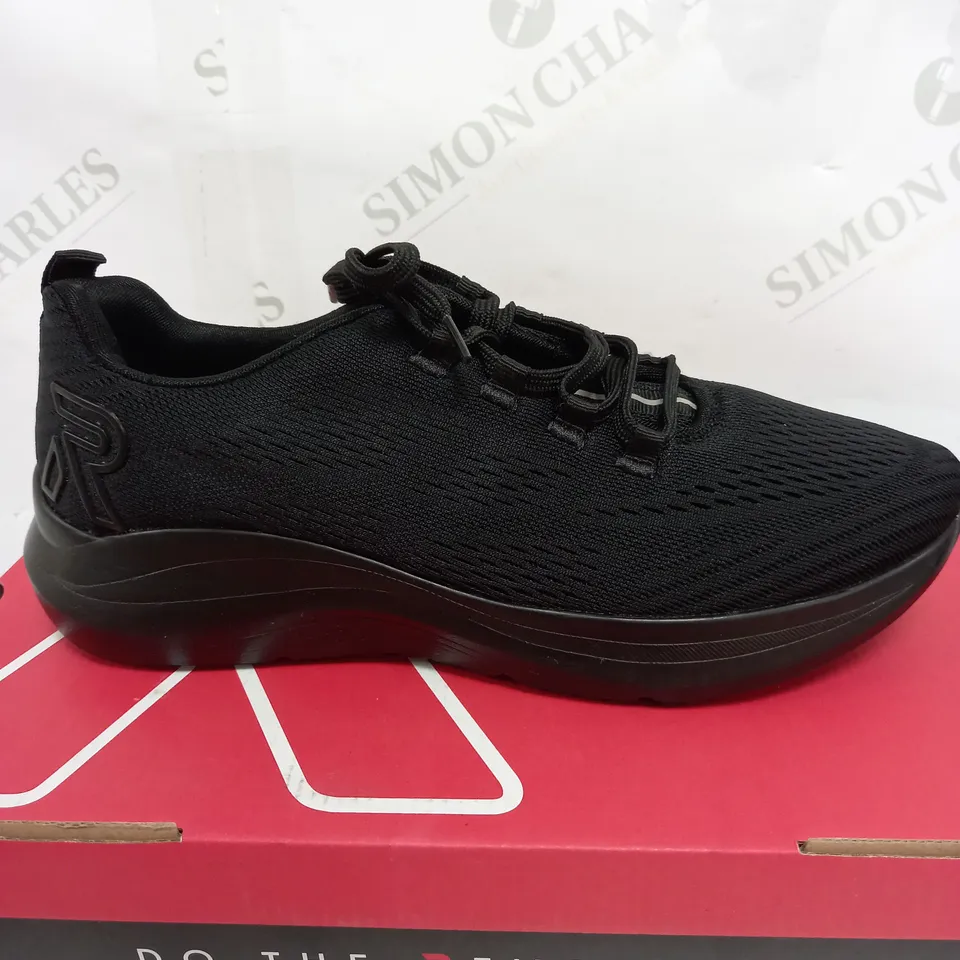 BOXED REEBOK BLACK BREATHABLE TRAINERS - SIZE 7