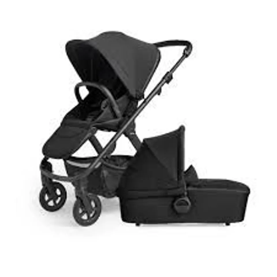 BOXED SILVER CROSS 3 IN 1 CHASSIS, SEAT UNIT AND CARRY COT - SPACE