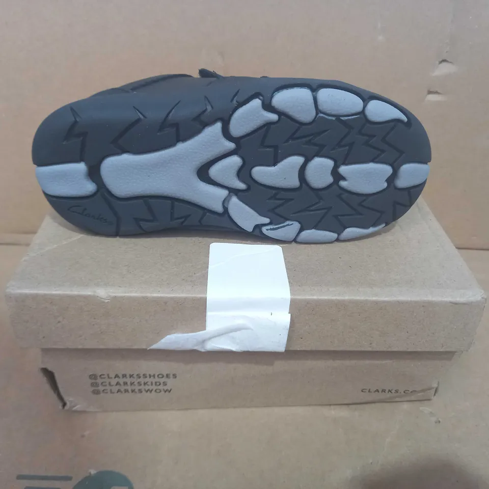 BOXED PAIR OF CLARKS REX PACE SHOES IN BLACK UK SIZE 8.5