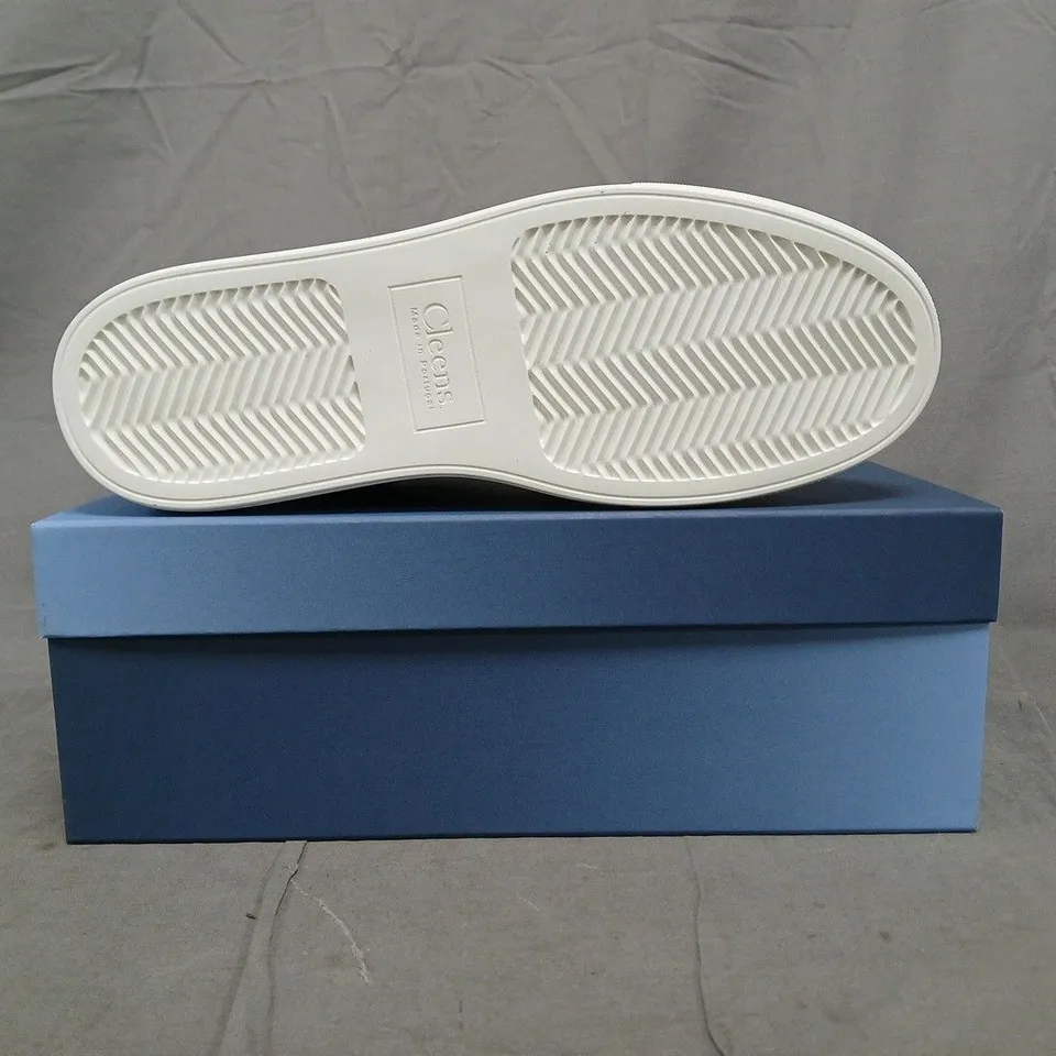 BOXED PAIR OF CLEENS LUXOR TRAINERS IN DUNE SIZE UK 10.5