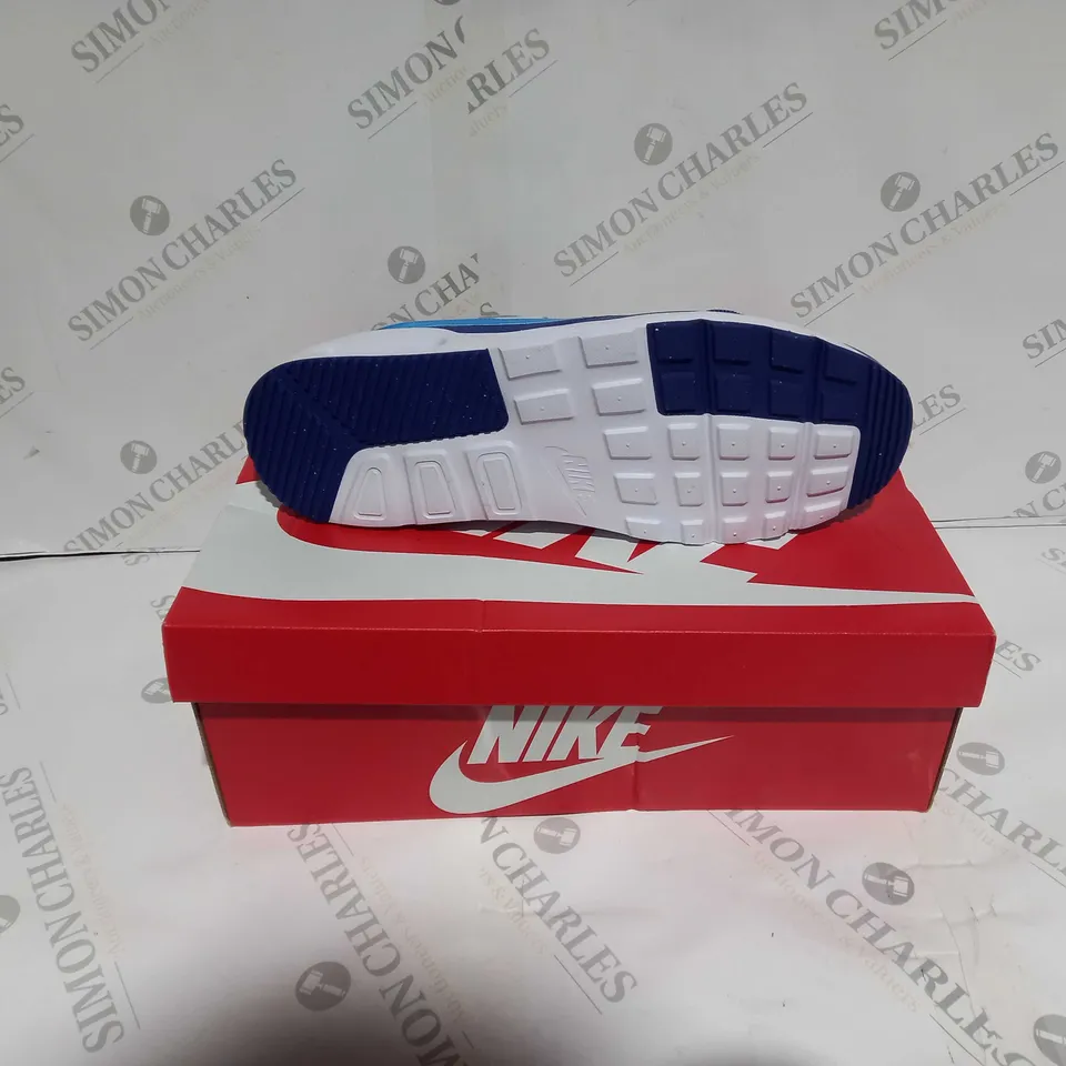 BOXED PAIR OF NIKE AIR MAX SC PURE PLATINUM/BLUE LIGHTING UK 14 
