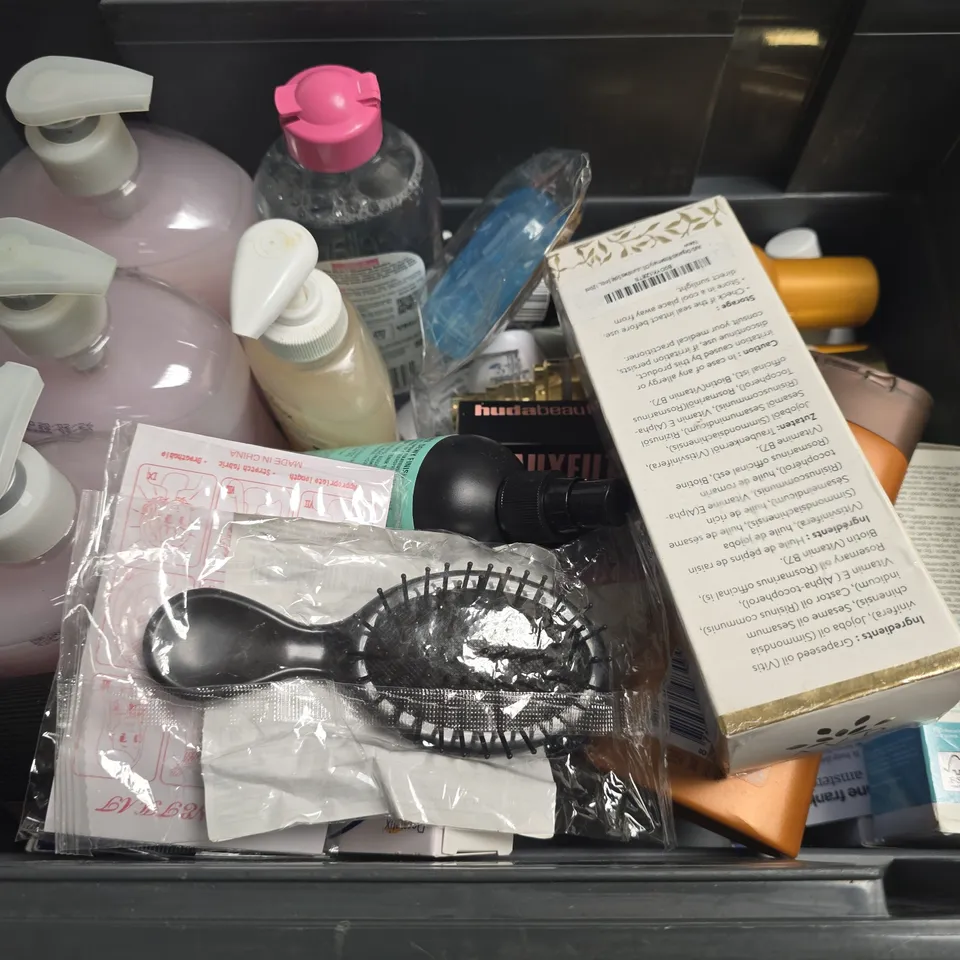 APPROXIMATELY 15 ASSORTED HEALTH & BEAUTY PRODUCTS TO INCLUDE AVD ROSEMARY HAIR OIL, GARNIER CLEANSING WATER, SURE COTTON DRY, ETC - COLLECTION ONLY