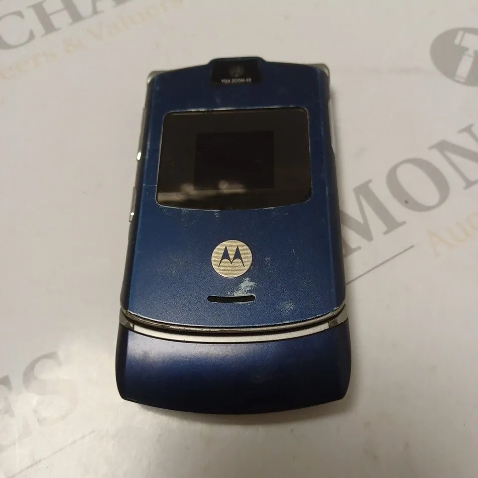 MOTOROLA BR50 FLIP PHONE