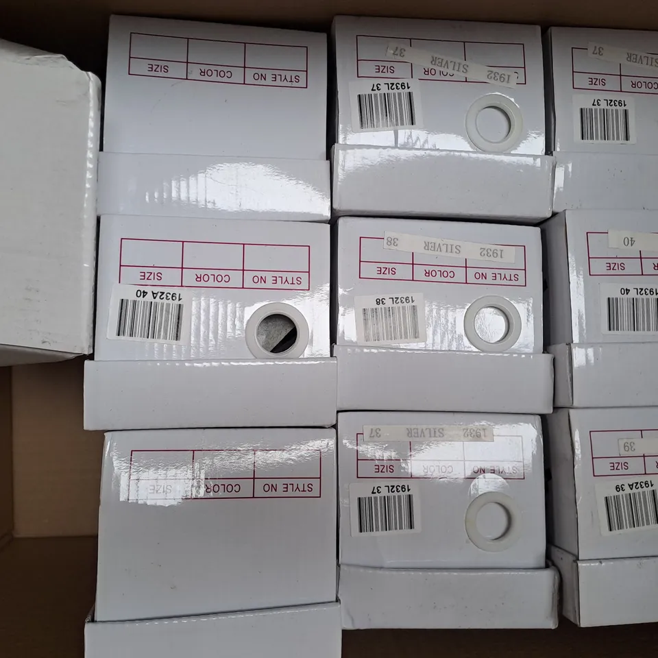 BOX OF APPROXIMATELY 10 ASSORTED PAIRS OF SHOES IN VARIOUS COLOURS, STYLES, AND SIZES