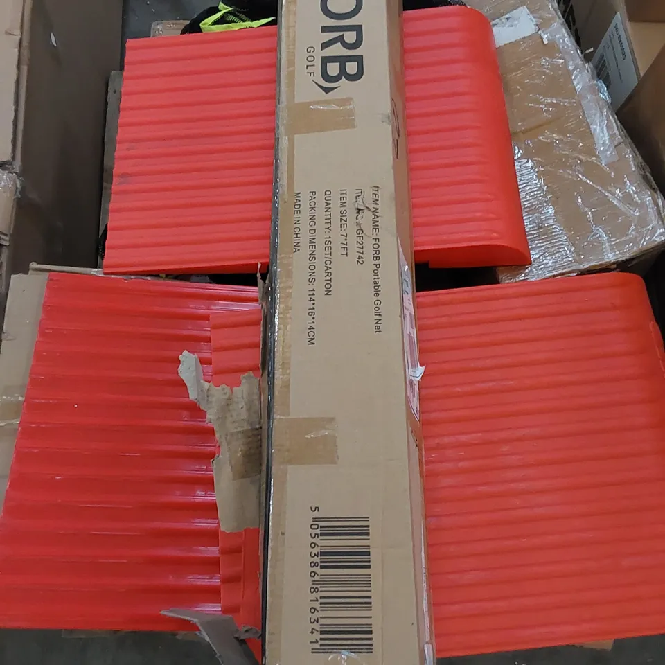 PALLET OF ASSORTED SPORT PARTS TO INCLUDE FORB PORTABLE GOLF NET, AND PLATINUM TOUR DARTBOARD 