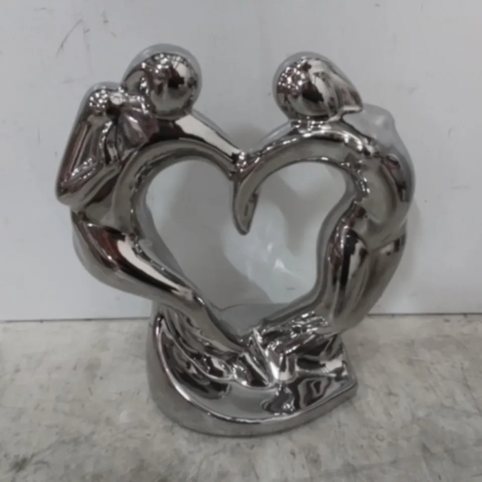 BOXED PEOPLE FIGURINE / SCULPTURE 