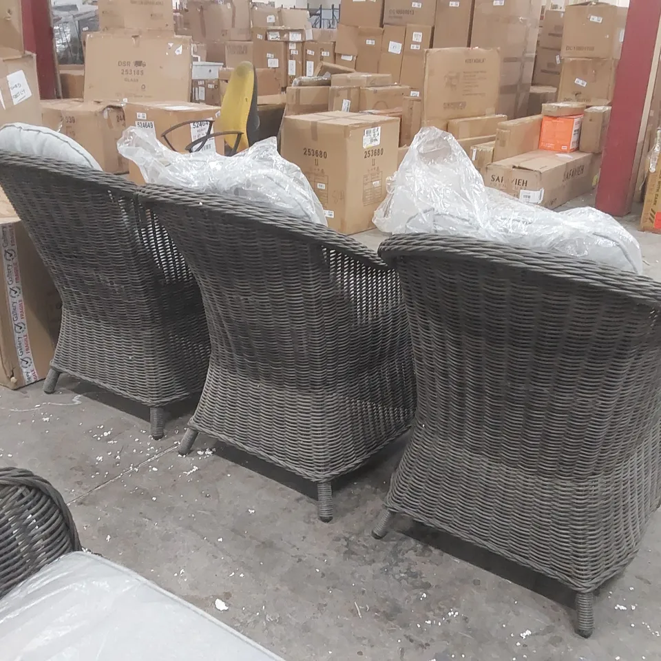 SET OF 6x DESIGNER GARDEN CHAIRS WITH CUSHIONS