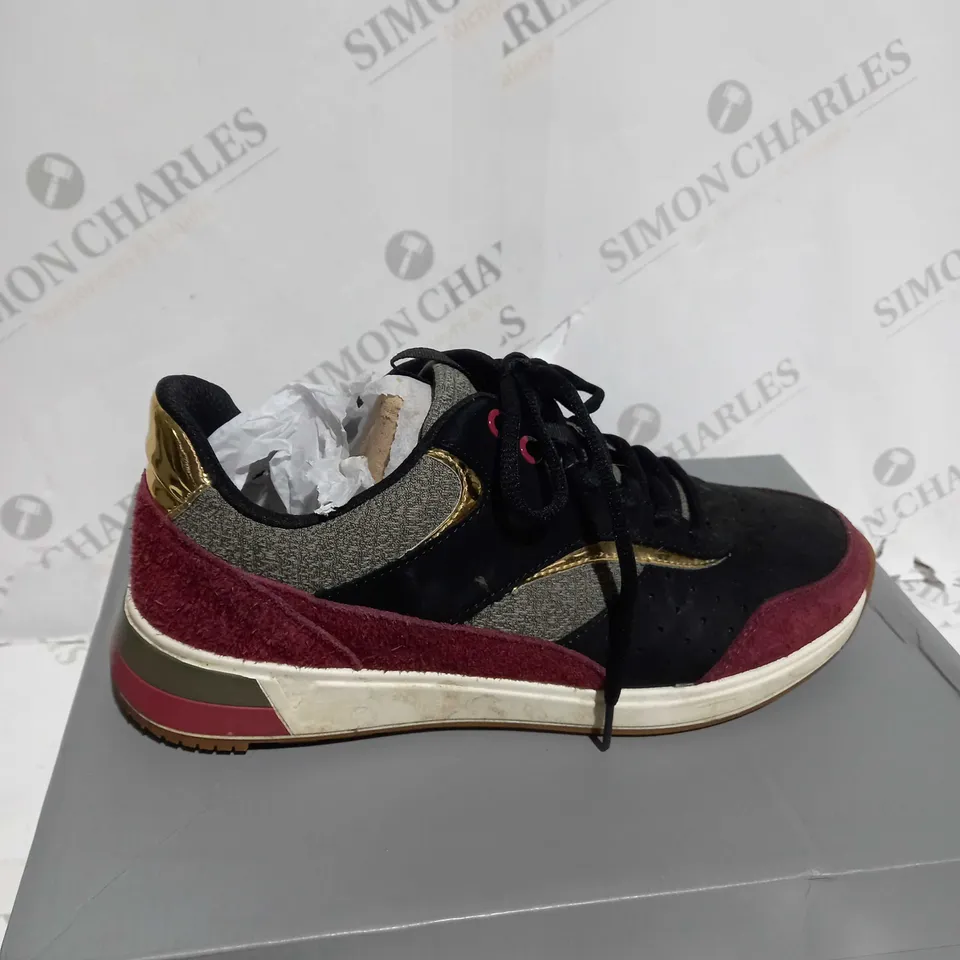 BOXED VIONIC NOVA TRAINER - UK SIZE 6.5