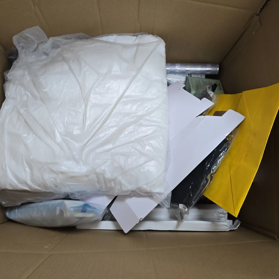 APPROXIMATELY 15 ASSORTED HOUSEHOLD PRODUCTS TO INCLUDE A PINK JEWELLERY CASE, MATCHA LATTE MUG AND A ROTARY CHEESE GRATER SHREDDER