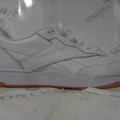 PAIR OF REEBOK SHOES IN WHITE UK SIZE 10
