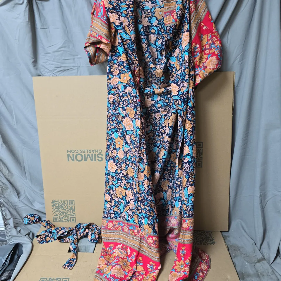BOX OF APPROXIMATELY 60 FLORAL ROBE/KIMONOS 