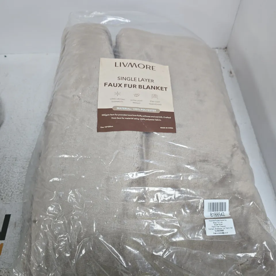 LIVMORE SINGLE LAYER FAUX FUR BLANKET – 150 X 200 CM